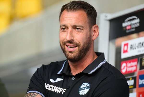 Mit neuem Vertrag ausgestattet: Bielefeld-Coach Mitch Kniat. - © Robert Michael/dpa