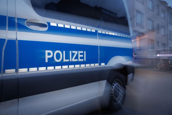 Polizisten rückten in fünf Bundesländern aus. Unter Verdacht: Ärzte und Apotheker. (Symbolbild) - © Friso Gentsch/dpa