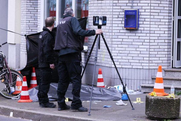 Angeklagter räumt Schüsse auf Barbetreiber ein. (Archivbild) - © David Young/dpa