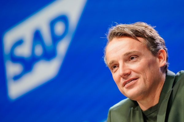 Bleibt ambitioniert: SAP-Vorstandschef Christian Klein. - © Uwe Anspach/dpa