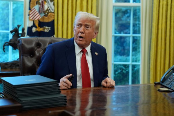 Die von US-Präsident Trump angedrohten Strafzölle gegen Mexiko, Kanada und China würden nach Berechnungen des Ifo-Instituts auch der US-Wirtschaft schaden - © Evan Vucci/AP/dpa
