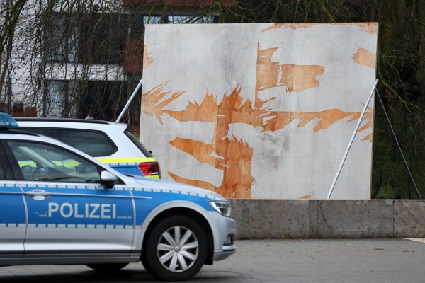 Politiker und Politikerinnen werden immer öfter Opfer von gewalttätigen Angriffen. (Symbolbild) - © Bernd Wüstneck/dpa