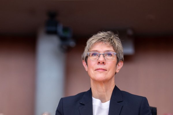 Die ehemalige CDU-Chefin Annegret Kramp-Karrenbauer verabschiedet sich aus Protest aus dem Zentralkomitee der deutschen Katholiken. (Archivbild) - © Michael Kappeler/dpa