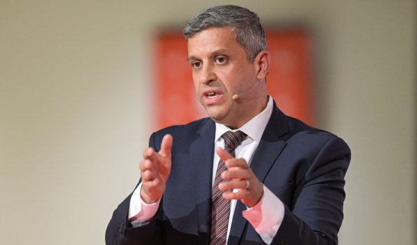 Nach Raed Salehs Niederlage als Parteichef stellt sich nun die Frage, wie es mit dem einflussreichen Politiker als Fraktionschef im Abgeordnetenhaus weitergeht. - © Hannes P Albert/dpa