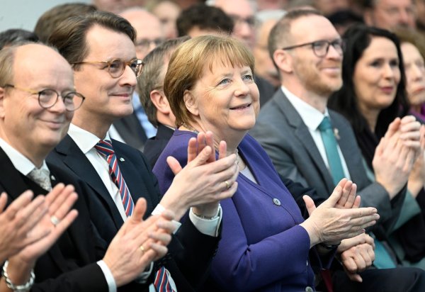 Ex-Kanzlerin Angela Merkel hält die transatlantische Partnerschaft auch weiterhin für unverzichtbar. - © Roberto Pfeil/dpa
