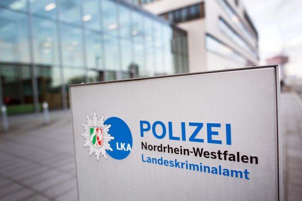 Das LKA hat gegen eine Bande von mutmaßlichen Kreditbetrügern ermittelt. Nun beginnt der Prozess. - © Federico Gambarini/dpa