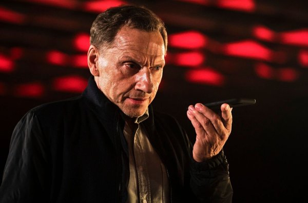 Kriminalhauptkommissar Thorsten Lannert (Richy Müller) hat einen Verdacht. - © Benoit Linder/SWR/dpa