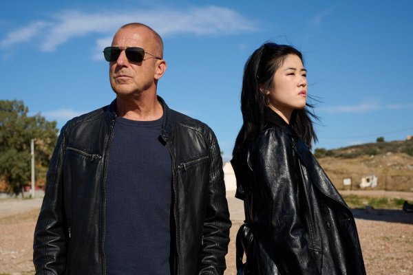 Ingo Thiels (Heino Ferch) Suche nach Yvonne bringt ihn und seine Kollegin Lee Sooyoung (Kotbong Yang) bis ans Mittelmeer. - © Marq Riley/ZDF/dpa