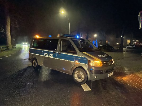 Polizeieinsatz in Fischerhude - © Foto: Andre van Elten/TNN/dpa