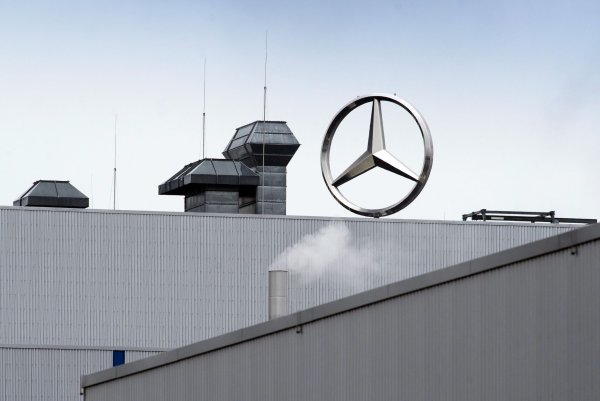 In Ludwigsfelde stellen rund 2.000 Beschäftigte Sprinter mit offenen Baumustern her. (Archivbild) - © Soeren Stache/dpa-Zentralbild/dpa