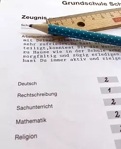 In der Diskussion: Die Zeugnisse der Viertkl&auml;ssler. - &copy; dpa