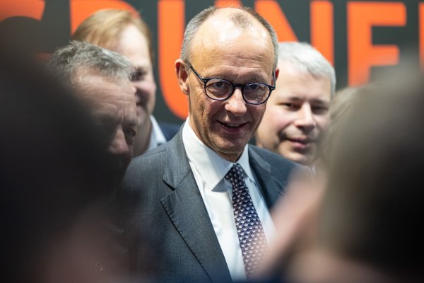 CDU-Kanzlerkandidat Friedrich Merz hat auf der Grünen Woche in Berlin viele Versprechungen in Richtung der Landwirtschaft gemacht. - © Hannes P. Albert/dpa