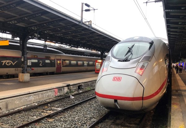 Der Bahnverkehr zwischen Deutschland und Frankreich soll ausgebaut werden. (Archivbild) - © Michael Evers/dpa