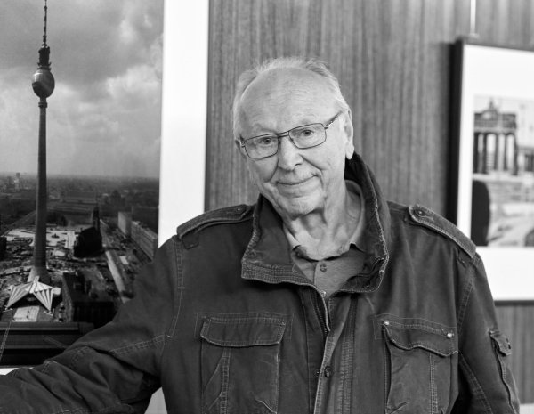 War über die DDR hinaus ein bekannter Fotograf: Thomas Billhardt. (Archivbild) - © Annette Riedl/dpa