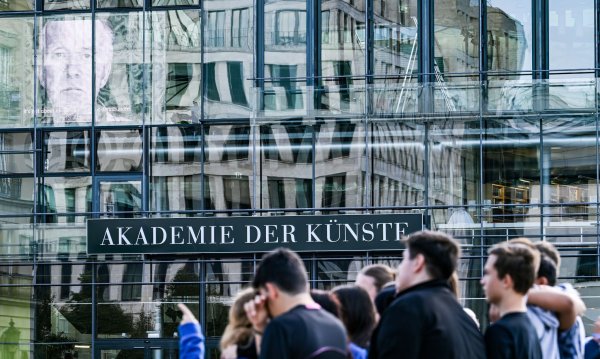 Die Akademie der Künste in Berlin hat sich dem Appell angeschlossen. (Archivbild) - © Britta Pedersen/dpa