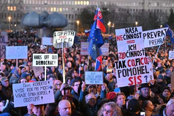 In Bratislava sollen sich 60.000 Menschen versammelt haben. - © ?álek Václav/CTK/dpa