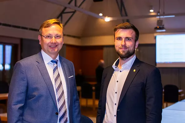 Dr. Andreas J. Wulf (parteilos, links) und Mats Uffe Schubert (SPD). - © Raphael Bartling