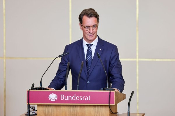 NRW-Ministerpräsident Hendrik Wüst (CDU) unterstreicht die Bedeutung des Bundesrats. - © Christoph Reichwein/dpa