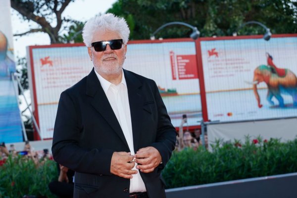 Pedro Almodóvar hat den Goldenen Löwen in Venedig gewonnen. - © Joel C Ryan/Invision/AP/dpa