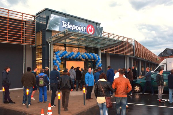 Viele Besucher stürmten in den früher Morgenstunden in den neuen Fachmarkt. - © Watermann