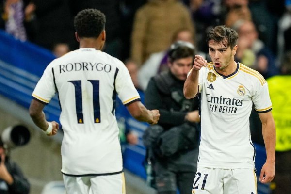 Brahim Diaz (r) brachte Real Madrid gegen Praga in Führung. - © Jose Breton/AP