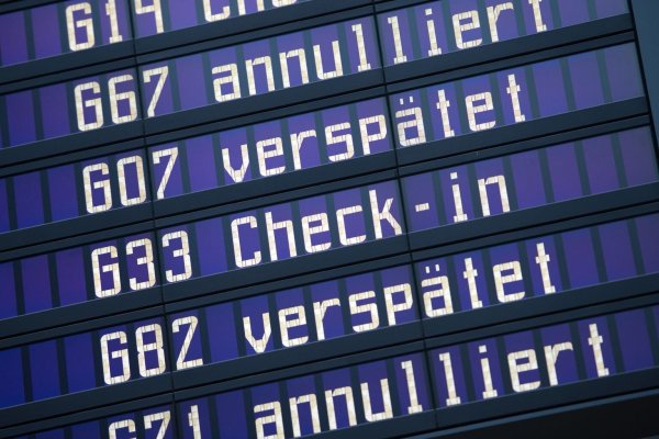 Entschädigung für Fluggäste - © Foto: Peter Kneffel/dpa/dpa-tmn/Archiv