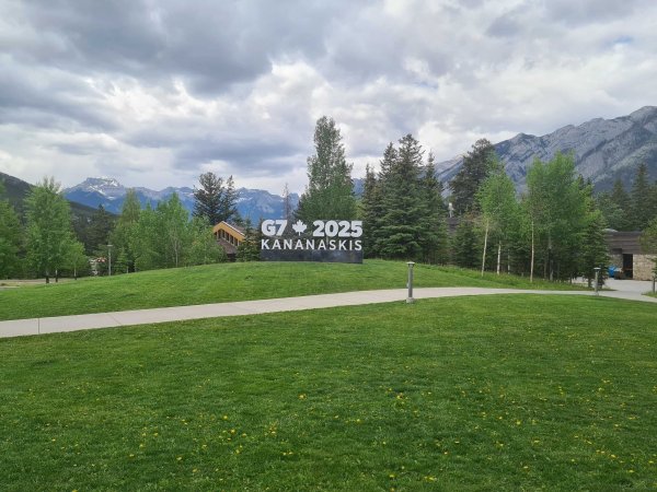 Die kanadischen Rocky Mountains sind die Kulisse für den diesjährigen G7-Gipfel. - © Sophia Weimer/dpa