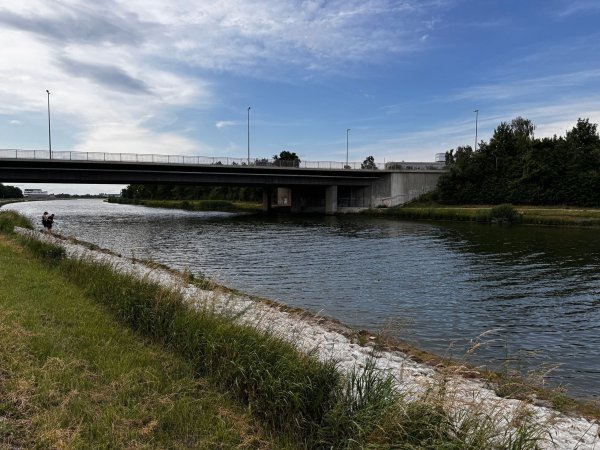 Ein Junge ist tot im Main-Donau-Kanal in Nürnberg gefunden worden. - © Sven Grundmann/NEWS5/dpa
