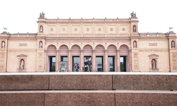 Wie riecht es eigentlich in der Kunsthalle? In der neuen Hörführung von "Bei Anruf Kultur" werden auch Fragen wie diese beantwortet. - © Marcus Brandt/dpa