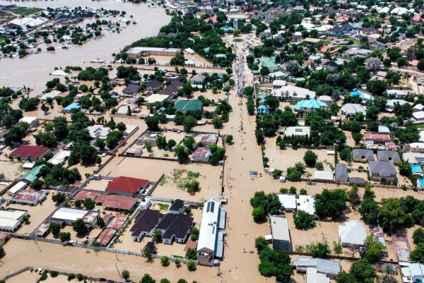Schwere Regenfälle ließen im Norden Nigerias einen Damm brechen. (Archivbild vom 10. September). - © Musa Ajit Borno/AP/dpa