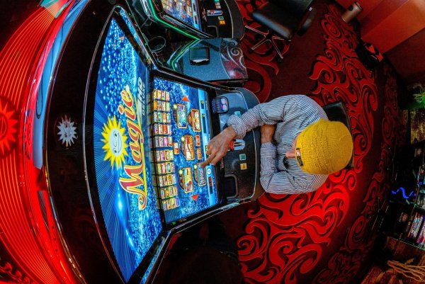 Spielsucht: Eine Herausforderung für Betroffene und ihre Angehörigen. - © Markus Scholz/dpa-tmn