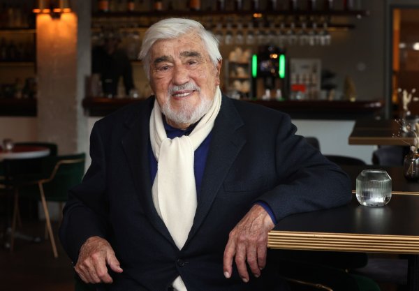 Mario Adorf bekommt den Deutschen Fernsehpreis für sein Lebenswerk. - © Karl-Josef Hildenbrand/dpa