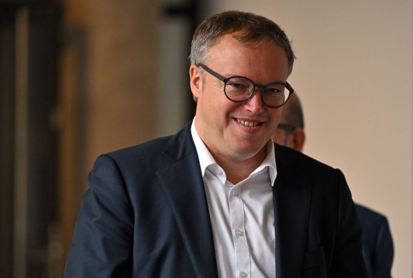 Der Thüringer CDU-Chef Mario Voigt will Ministerpräsident werden. Nun hat der CDU-Landesvorstand den Weg für Sondierungsgespräche freigemacht. - © Martin Schutt/dpa