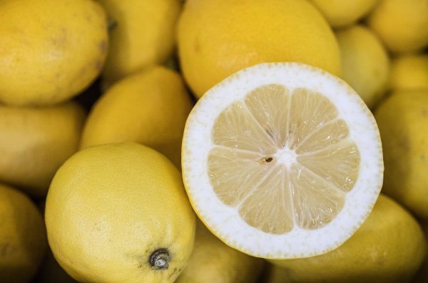 Zitrone - © Foto: Robert Günther/dpa-tmn/dpa