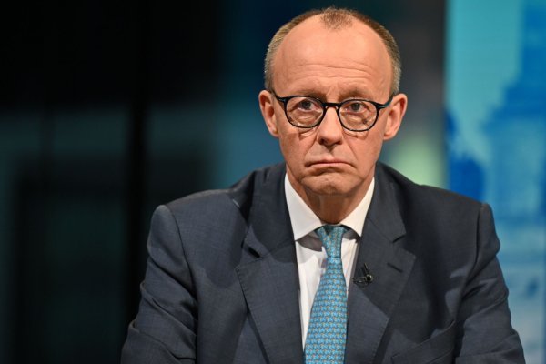Doppelgänger-Agenturen suchen nach dem perfekten Double für Friedrich Merz. - © Stefanie Loos/AFP POOL/dpa