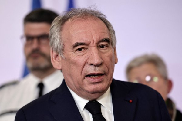 Frankreich droht Algerien mit Konsequenzen, wenn es sich weiterhin in vielen Fällen weigert, ausgewiesene Staatsbürger zurückzunehmen (Archivbild). - © Stephane De Sakutin/AFP/dpa