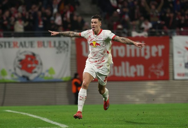 Benjamin Sesko traf für RB Leipzig per Hand-Elfmeter. - © Jan Woitas/dpa