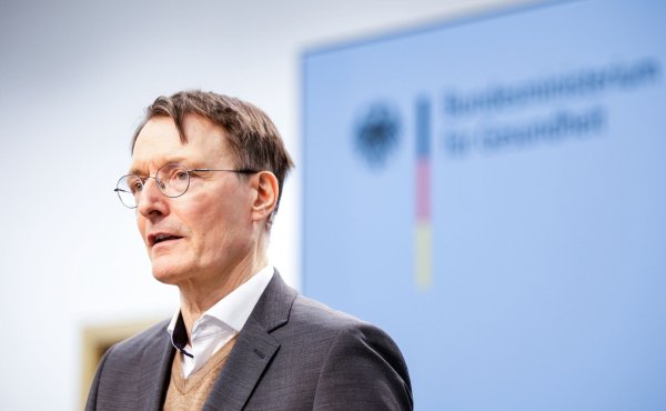 «Wir werden bei den Hausärzten eine Entbudgetierung vornehmen»: Karl Lauterbach. - © Hannes P. Albert/dpa