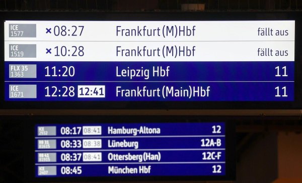 Immer mehr Züge der Bahn fallen aus. Oft liegt das an Streiks oder dem Wetter, oft aber auch an der Bahn selbst. (Archivbild) - © Bodo Marks/dpa