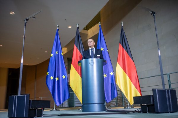 Scholz fand mahnende Worte: «Es geht in diesen Tag um Krieg und Frieden in Europa.» - © Michael Kappeler/dpa