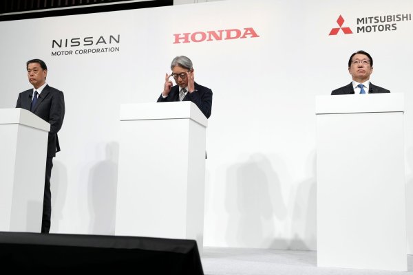 Japans Autobauer für technologische Zusammenarbeit statt Fusion. - © Eugene Hoshiko/AP/dpa