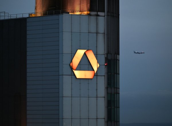 Deutschlands zweitgrößte Privatbank setzt sich ehrgeizigere Ziele. (Archivbild) - © Arne Dedert/dpa