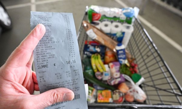 Die Lebensmittelpreise in Deutschland steigen kaum noch (Archivbild) - © Bernd Weißbrod/dpa