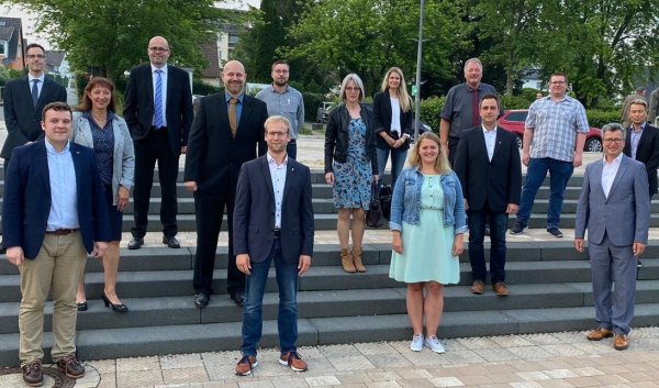 Die Kandidaten: (von links) Lars Brakhage, Mario Radtke, Birgit Tornau, Gerrit Jürgensmeier, Christian Olschewski, Borris Ortmeier, Nils Läger, Caroline Reil, Kristina Hanke Longjaloux, Stephanie Kolodziejczyk, Wilfried Düwel, Sven Logermann, Daniel Düwel, Jens Gnisa, Philipp Niemeyer; abwesend: Jobst-Dieter Rodewald-Tölle, Bernd Sölter, Nikolaus Engelhardt. - © CDU Barntrup