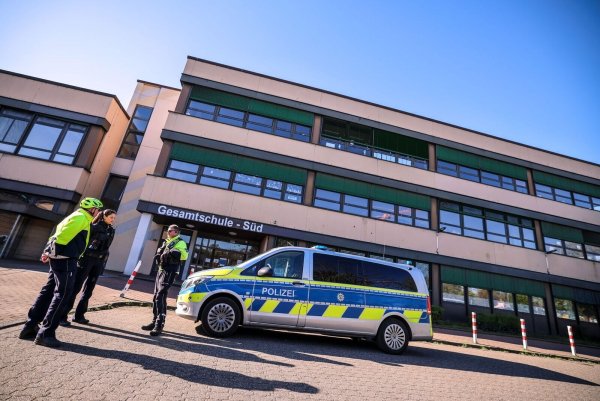 An allen Duisburger Schulen findet wieder normaler Unterricht statt - allerdings unter verstärkter Beobachtung der Polizei. (Archivbild) - © Christoph Reichwein/dpa