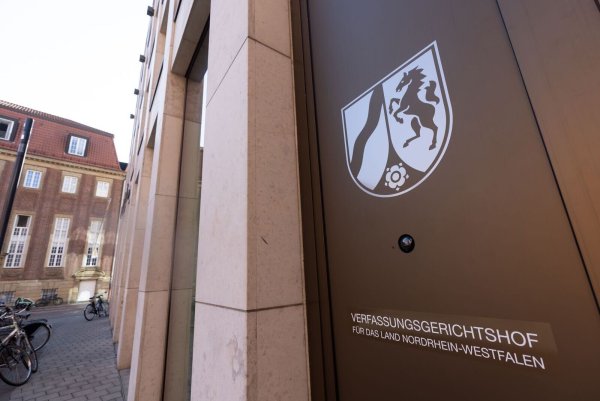 Das Gericht wird am Dienstag noch keine Entscheidung verkünden, sondern zunächst nur in öffentlicher Verhandlung beraten. (Symbolbild) - © Dieter Menne/dpa