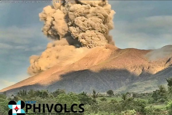 Es war schon der zweite Ausbruch des Vulkans Kanlaon innerhalb von vier Monaten. - © Uncredited/Philippine Institute of Volcanology and Seismology/AP/dpa