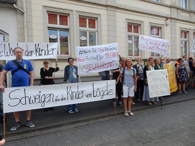 Protest vor dem Landgericht - © Astrid Sewing