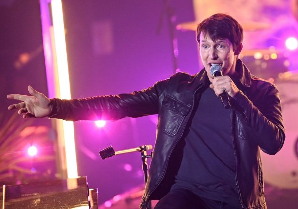 Auf seinem neuen Album «Who We Used To Be» singt James Blunt sehr persönliche Lieder. - © Britta Pedersen/dpa