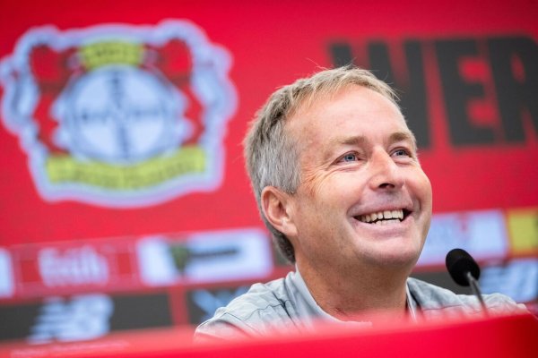 Souveräner Auftritt: Kasper Hjulmand bei seiner ersten Pressekonferenz als Leverkusen-Trainer. - © Marius Becker/dpa